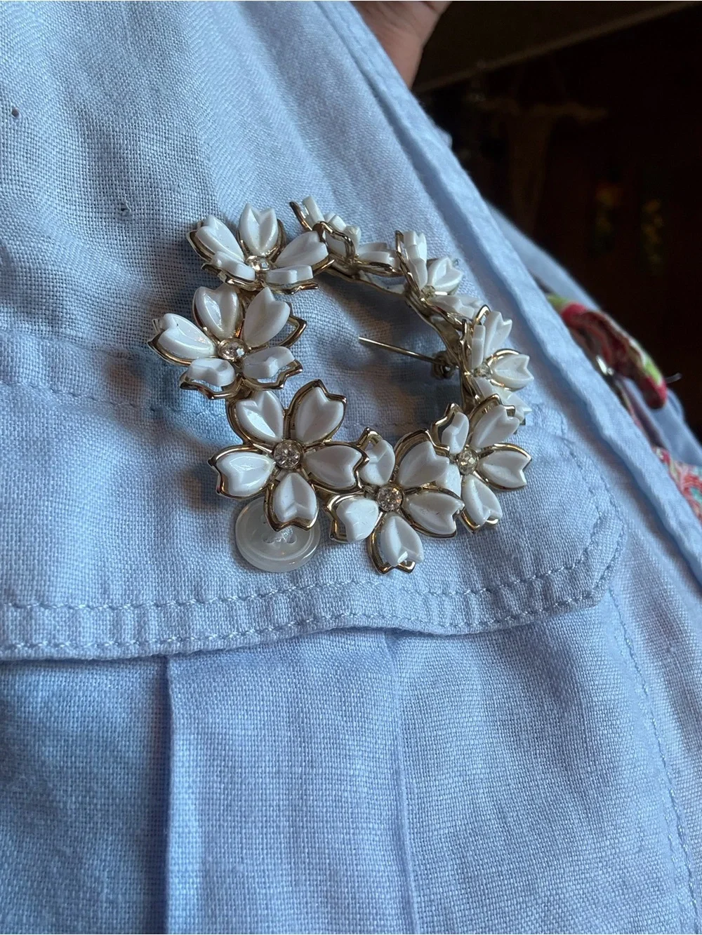 Vintage White Floral Wreath Brooch Rhinestone Gold Tone Mid Century